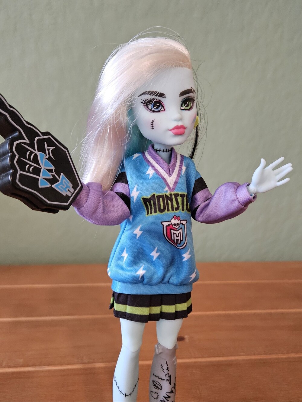 Monster High G3 Frankie Stein Ghoul Spirit Doll with Foam Finger